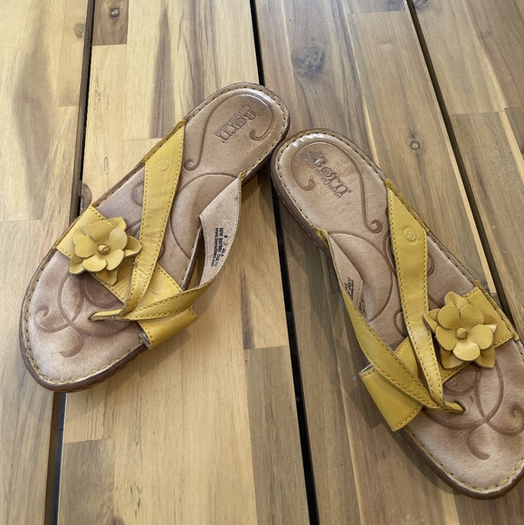 Born Womens Yellow Tan Flower‎ Leather Slide On Thong Sandals Size 9 - Picture 1 of 4